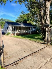 1122 McLean Avenue, Dallas, TX 75211