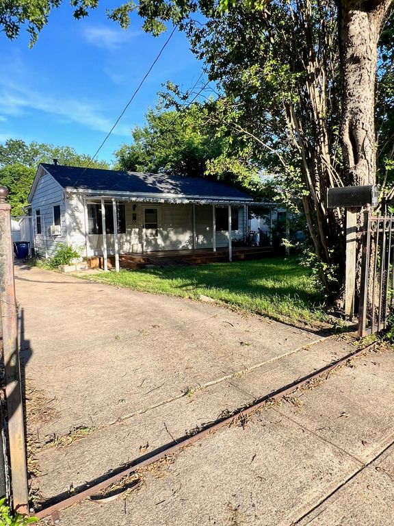1122 McLean Avenue, Dallas, TX 75211