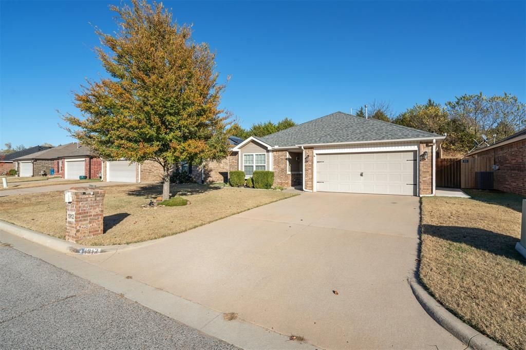 1912 Bradford Circle, Newcastle, OK 73065