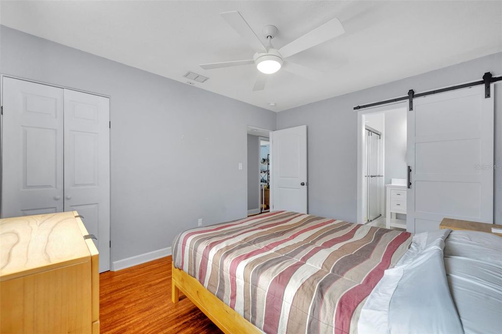 Image 16 of property listing at 1081 LAKE WELDONA DRIVE, Orlando, FL 32806