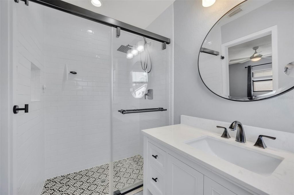 Image 18 of property listing at 1081 LAKE WELDONA DRIVE, Orlando, FL 32806