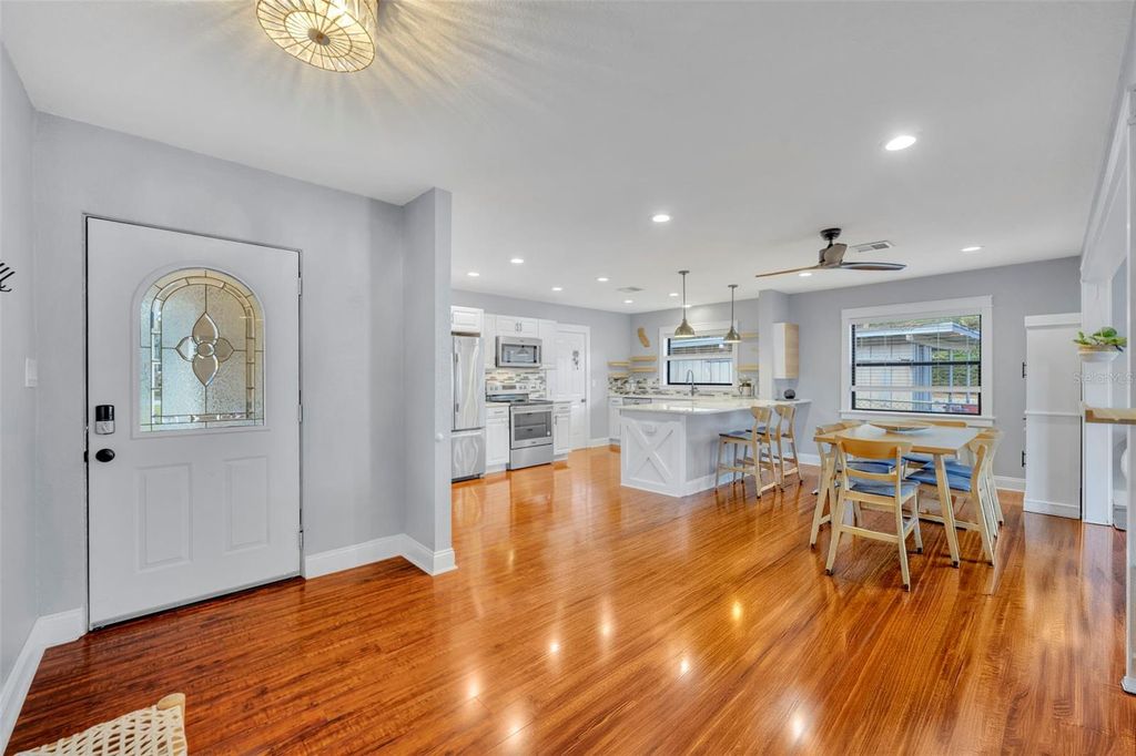 Image 3 of property listing at 1081 LAKE WELDONA DRIVE, Orlando, FL 32806