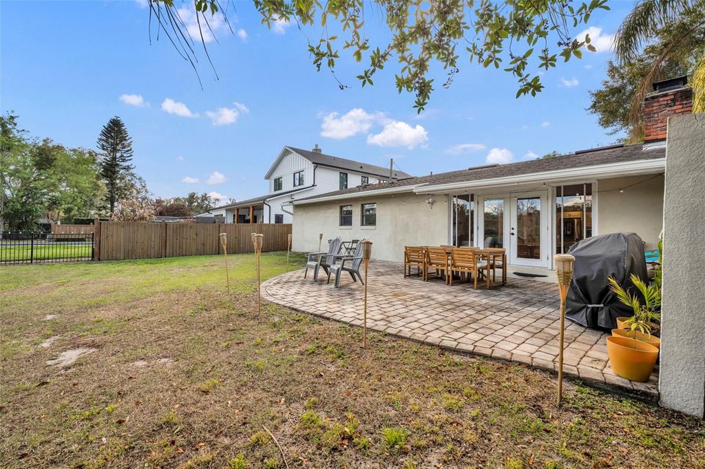 Image 24 of property listing at 1081 LAKE WELDONA DRIVE, Orlando, FL 32806