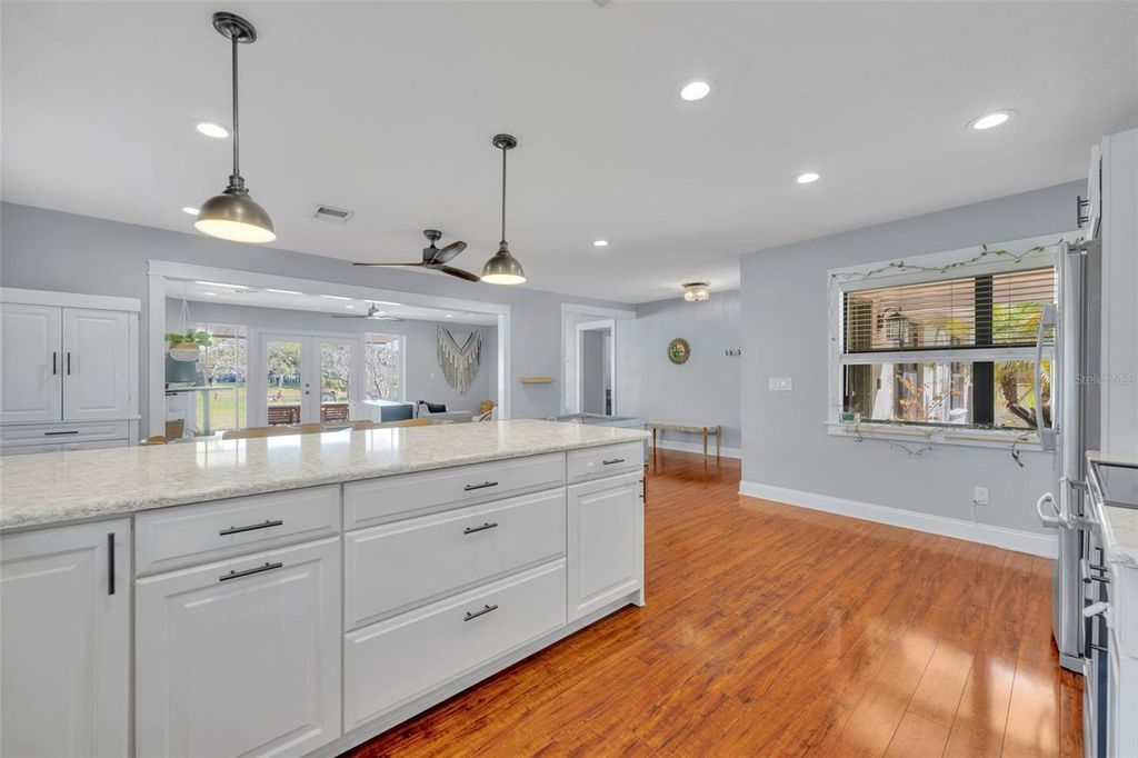 Image 6 of property listing at 1081 LAKE WELDONA DRIVE, Orlando, FL 32806