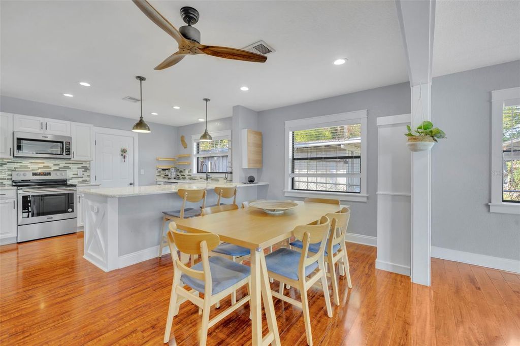 Image 8 of property listing at 1081 LAKE WELDONA DRIVE, Orlando, FL 32806