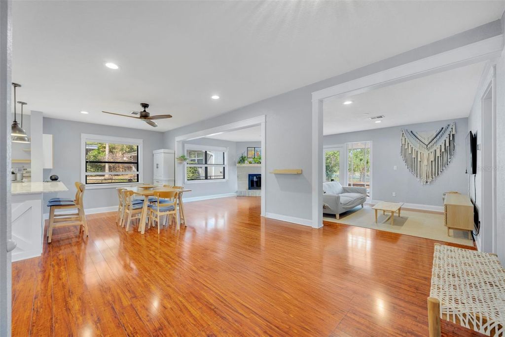 Image 9 of property listing at 1081 LAKE WELDONA DRIVE, Orlando, FL 32806