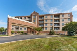 201 W Brush Hill Road 107, Elmhurst, IL 60126