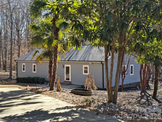 6802 Lowesville Lane, Stanley, NC 28164