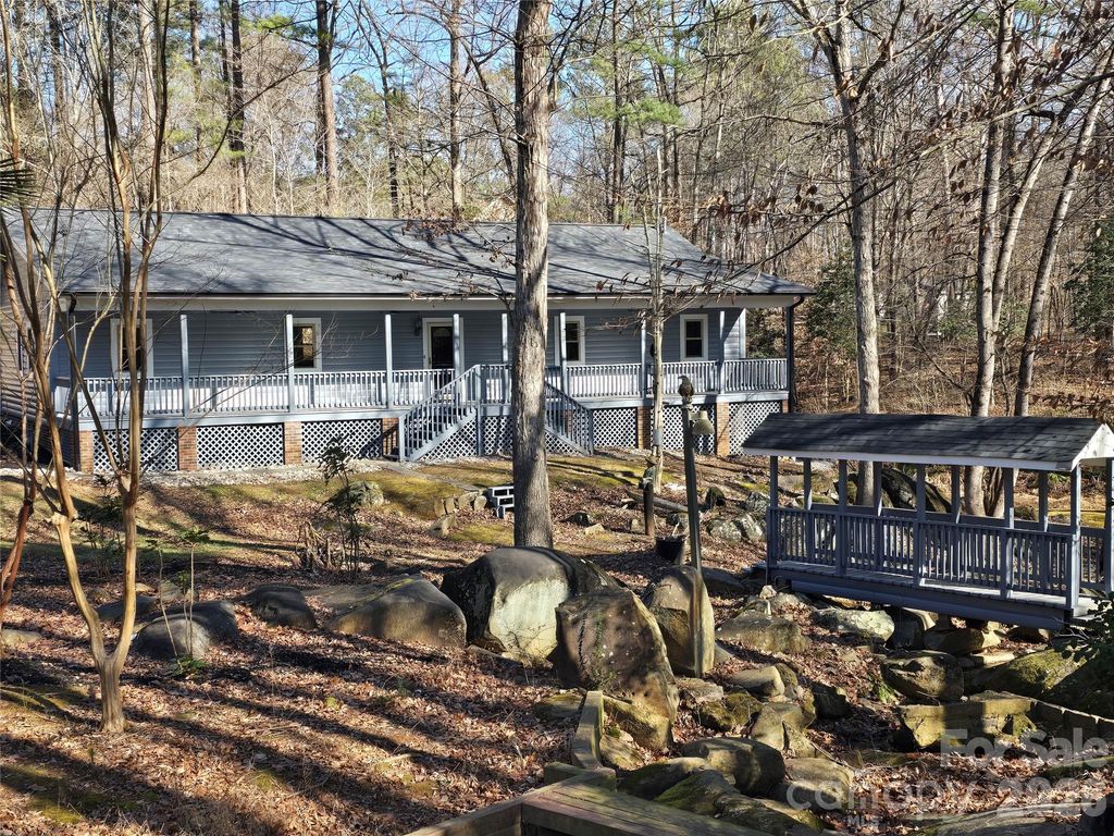 6802 Lowesville Lane, Stanley, NC 28164