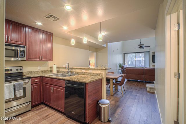 705 W QUEEN CREEK Road 1081, Chandler, AZ 85248