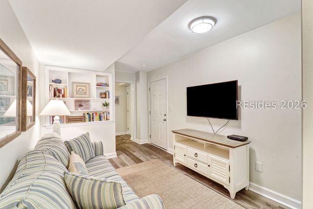 10 Lemoyne Ave Apt 103, Hilton Head Island, SC 29928