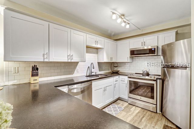10 Lemoyne Ave Apt 103, Hilton Head Island, SC 29928