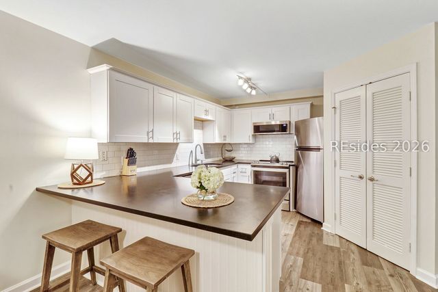 10 Lemoyne Ave Apt 103, Hilton Head Island, SC 29928