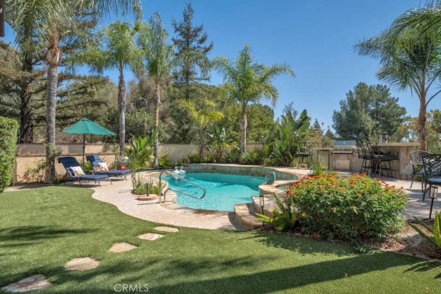 19300 Singing Hills, Porter Ranch, CA 91326