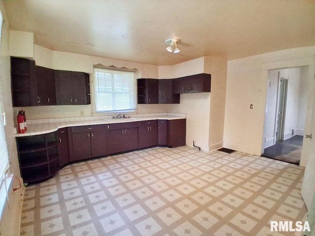 2326 W WISWALL Street, Peoria, IL 61605