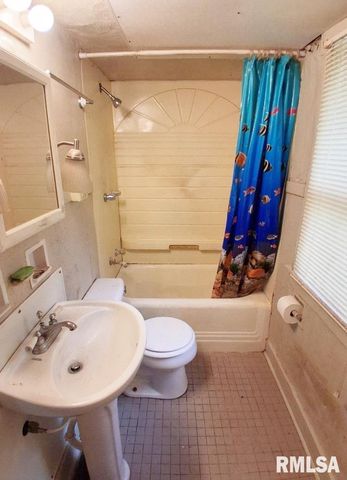 2326 W WISWALL Street, Peoria, IL 61605