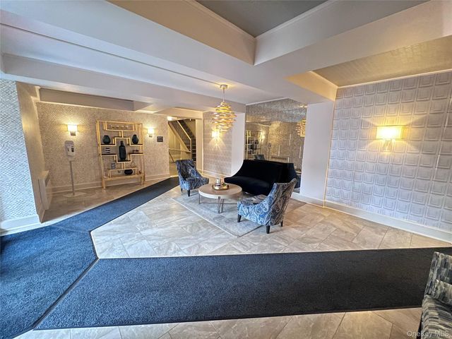 58 Grace Avenue 1E, Great Neck, NY 11021