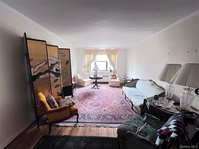 58 Grace Avenue 1E, Great Neck, NY 11021