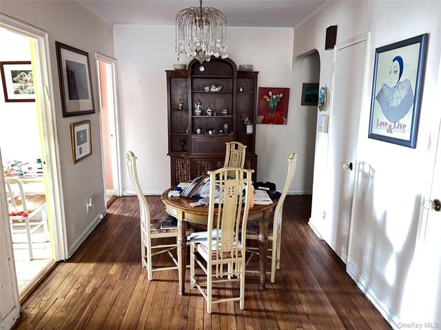 58 Grace Avenue 1E, Great Neck, NY 11021