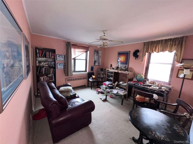 58 Grace Avenue 1E, Great Neck, NY 11021