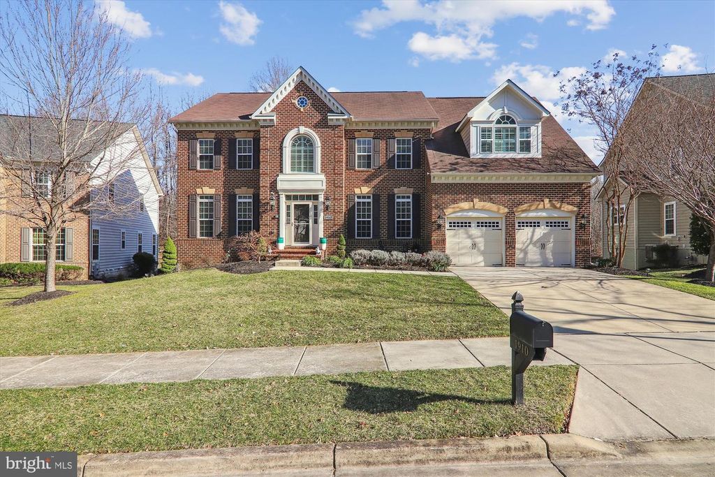 Image 2 of property listing at 1910 LAKE FOREST DR, Upper Marlboro, MD 20774