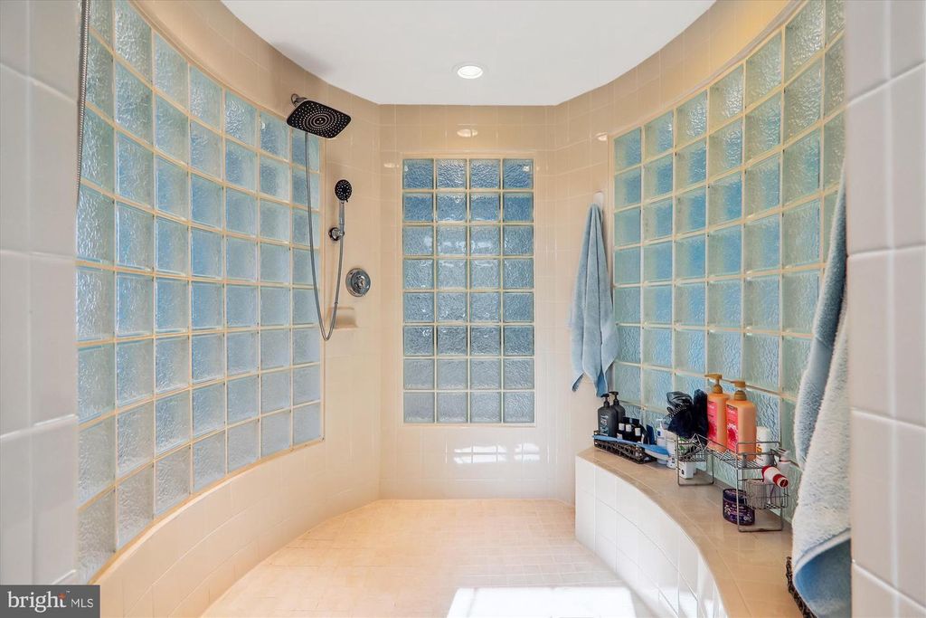 Image 29 of property listing at 1910 LAKE FOREST DR, Upper Marlboro, MD 20774