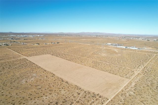 7 Jonathan St, Adelanto, CA 92301