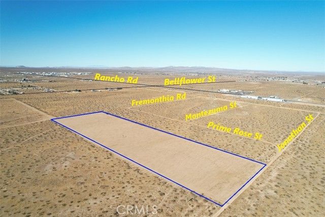 7 Jonathan St, Adelanto, CA 92301