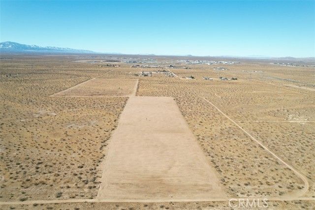 7 Jonathan St, Adelanto, CA 92301