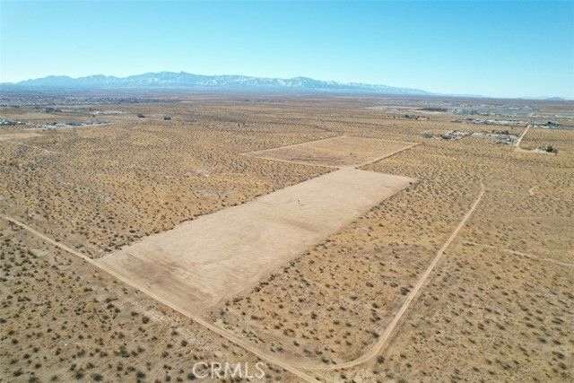 7 Jonathan St, Adelanto, CA 92301