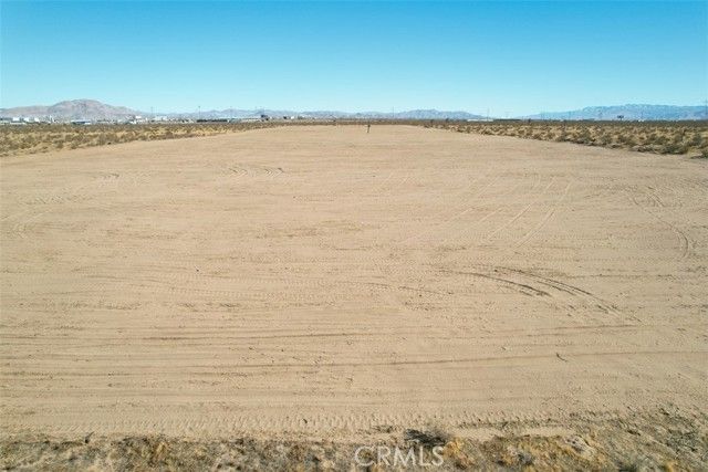 7 Jonathan St, Adelanto, CA 92301