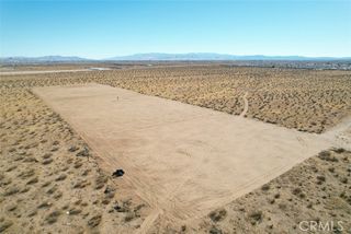 7 Jonathan St, Adelanto, CA 92301