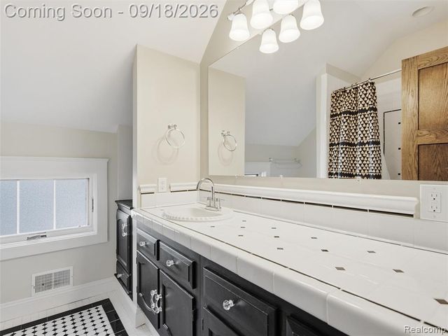 32 Park Street, Oxford, MI 48371