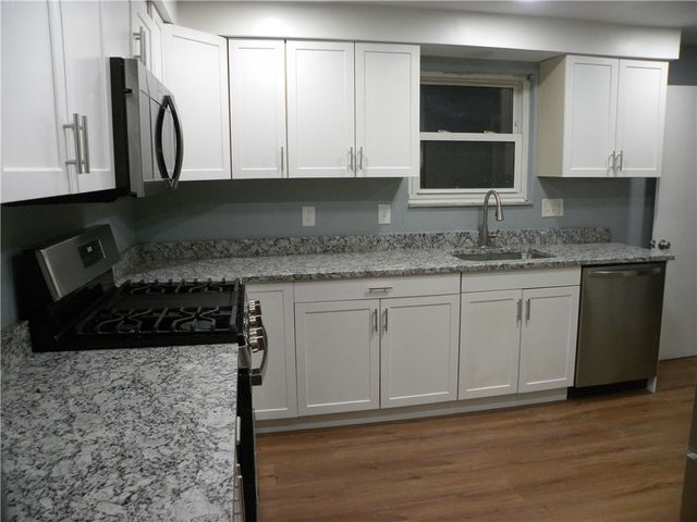 125 Everglade Dr, Penn Hills, PA 15235