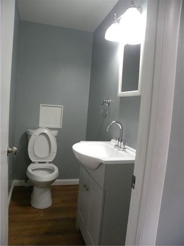 125 Everglade Dr, Penn Hills, PA 15235