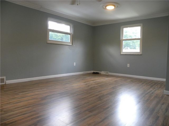 125 Everglade Dr, Penn Hills, PA 15235