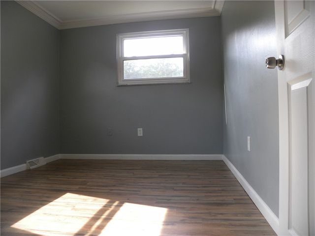 125 Everglade Dr, Penn Hills, PA 15235