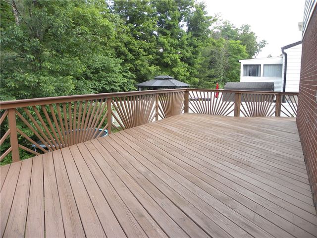 125 Everglade Dr, Penn Hills, PA 15235