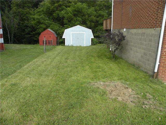 125 Everglade Dr, Penn Hills, PA 15235