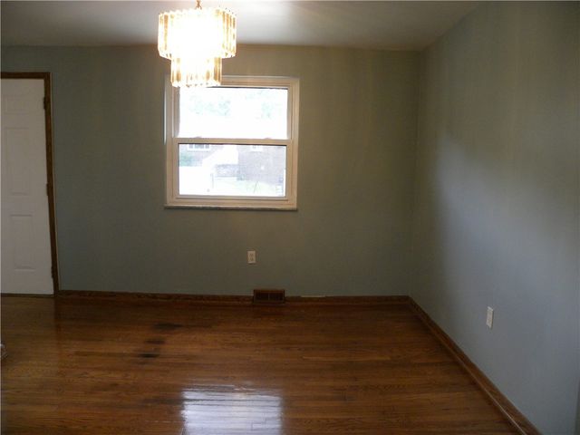 125 Everglade Dr, Penn Hills, PA 15235