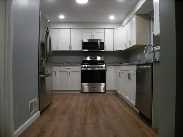 125 Everglade Dr, Penn Hills, PA 15235