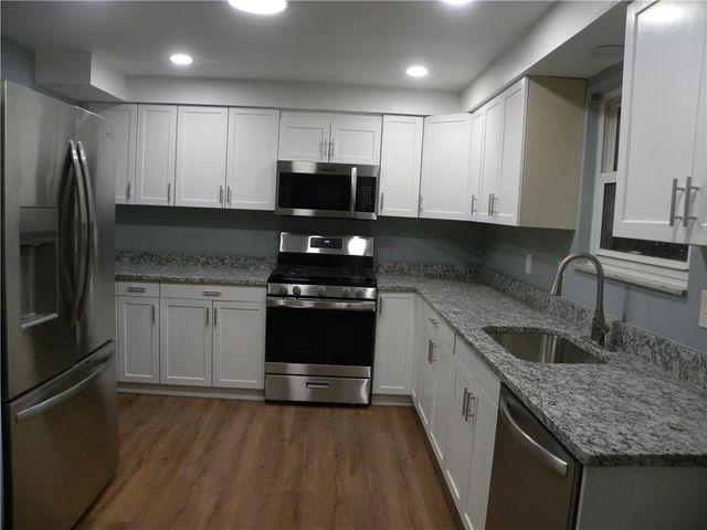125 Everglade Dr, Penn Hills, PA 15235