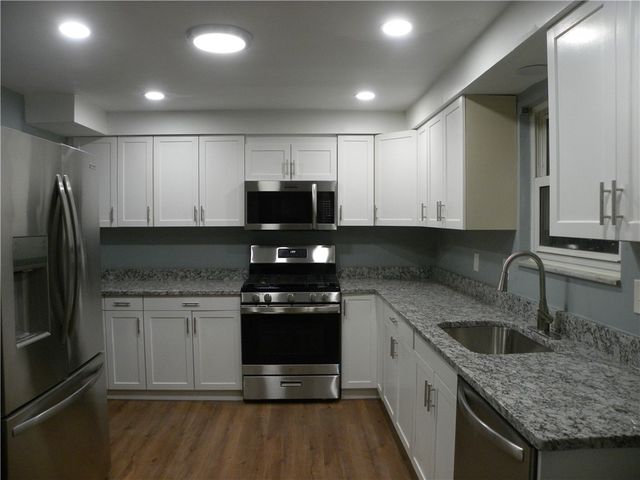 125 Everglade Dr, Penn Hills, PA 15235