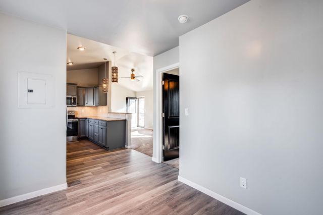 324 W 4th St, Haysville, KS 67060