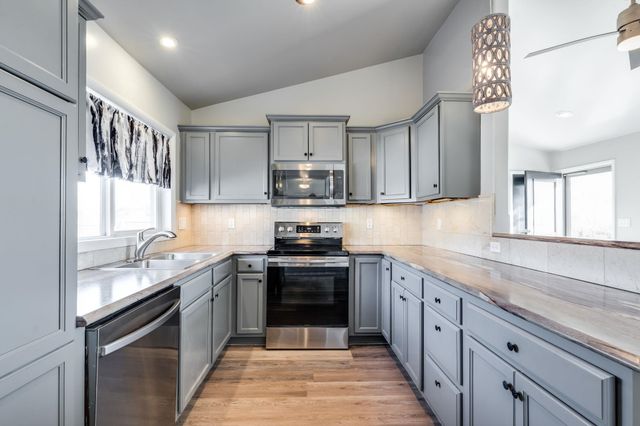 324 W 4th St, Haysville, KS 67060