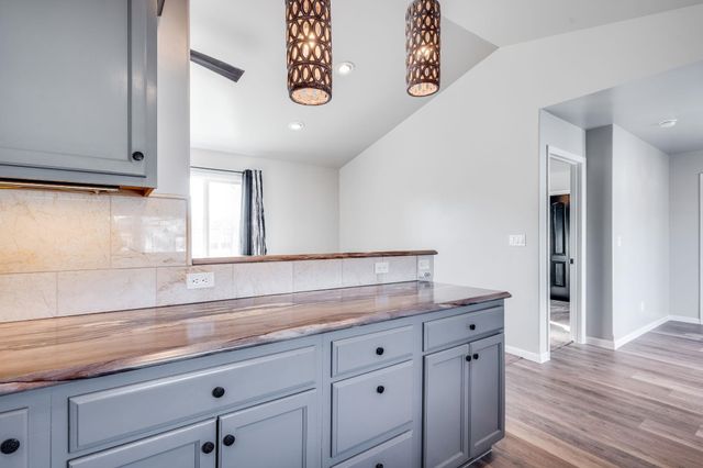 324 W 4th St, Haysville, KS 67060