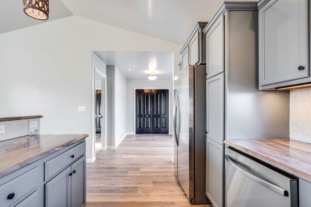 324 W 4th St, Haysville, KS 67060