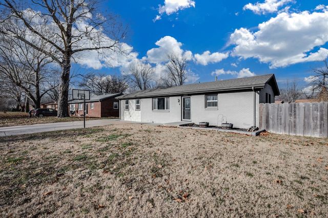 324 W 4th St, Haysville, KS 67060