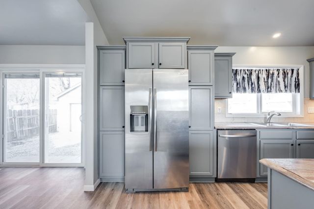 324 W 4th St, Haysville, KS 67060