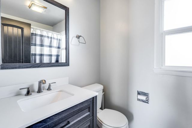 324 W 4th St, Haysville, KS 67060